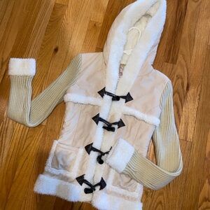 Sweater Jacket w/Faux Fur Trim. Women’s Size Small. Button Up. Beige / Cream